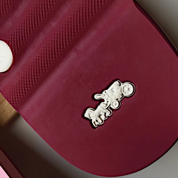 🍌 Last pair! Size 8 Coach banana print flip flops - Picture 7 of 7